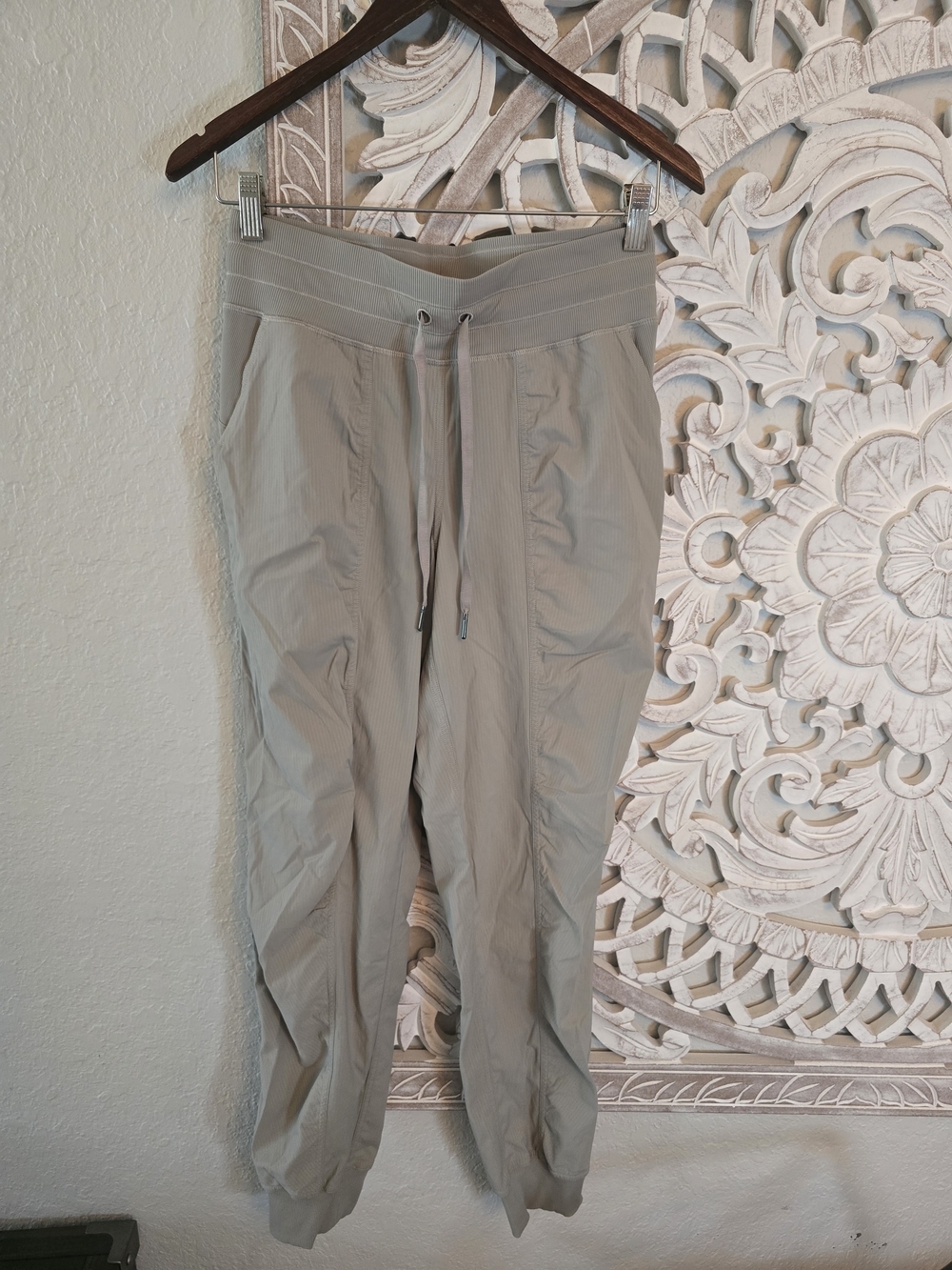 Lululemon Women's Dance Studio Mid Rise Joggers 6 Athleisure